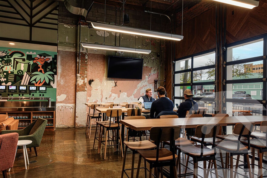 More Photos Of 111 S Main St, Royal Oak Restaurant For Lease