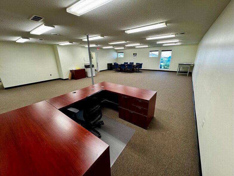 More Photos Of 1170 W Kansas St, Liberty Unknown For Lease