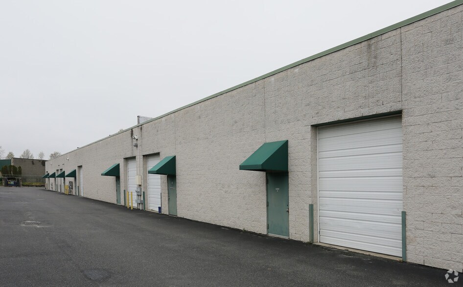 More Photos Of 1170 Lincoln Ave, Bohemia Warehouse For Lease