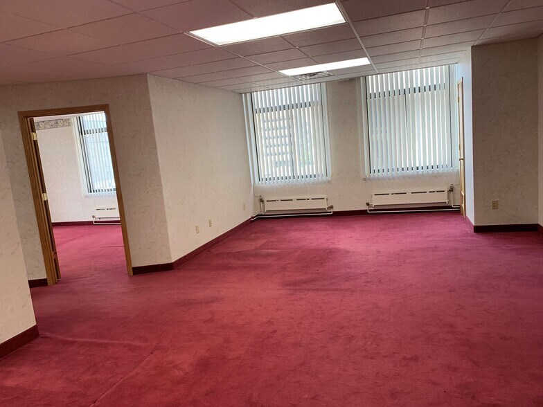 More Photos Of 505-511 5th St, Sioux City Office For Sale