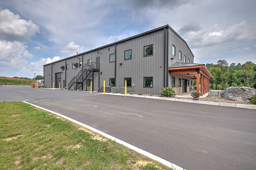 More Photos Of 915 Millennium Ct, Blountville Warehouse For Sale