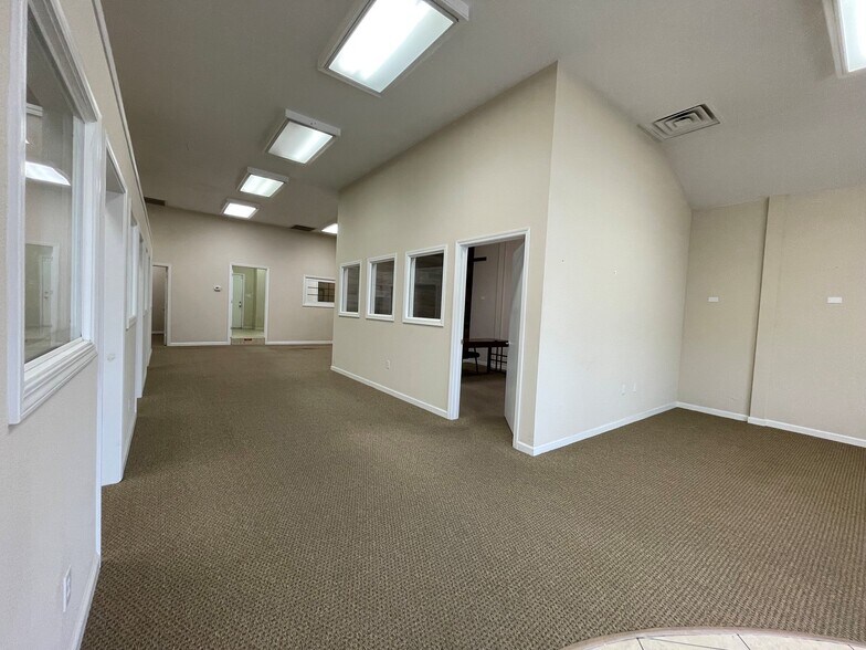 More Photos Of 130 W A St, Dixon Office For Lease