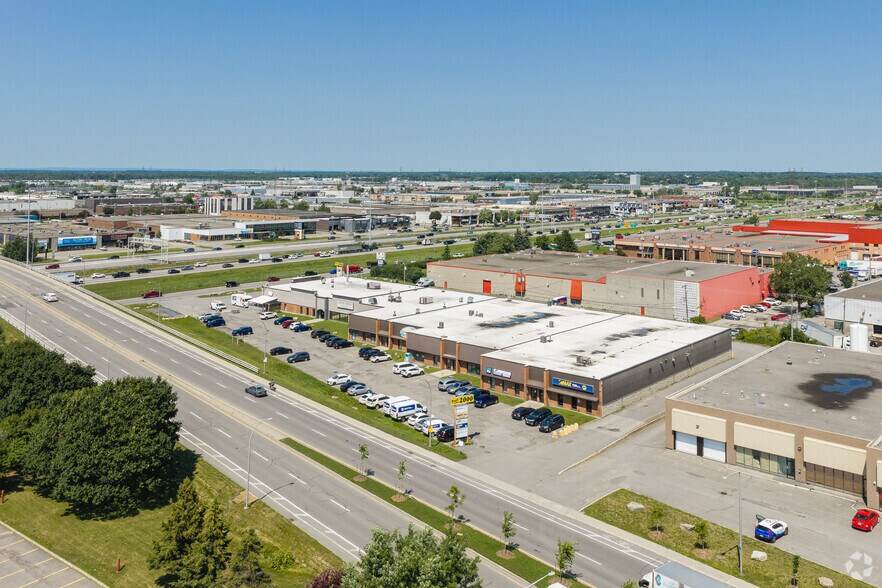 More Photos Of 2597-2635 Boul Le Corbusier, Laval Distribution For Lease