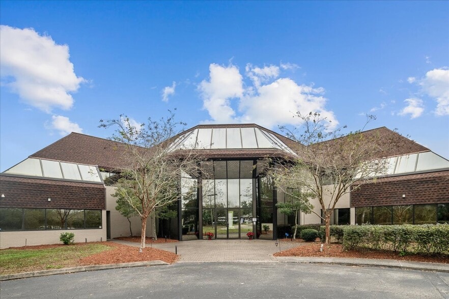 More Photos Of 9000 Cypress Green Dr, Jacksonville Office For Lease