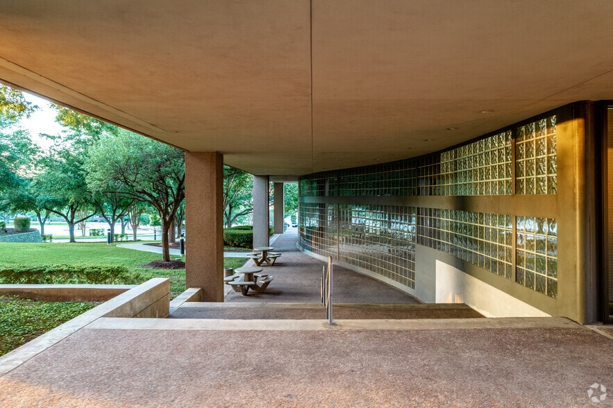 More Photos Of 8000 IH-10 W, San Antonio Unknown For Lease
