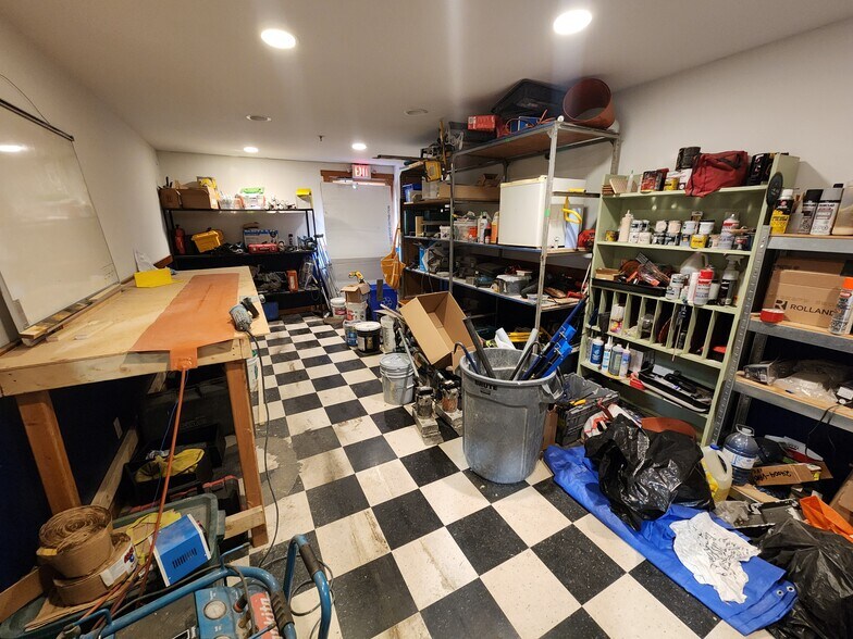 More Photos Of 2714 Highway 97 N, Kelowna Industrial For Lease