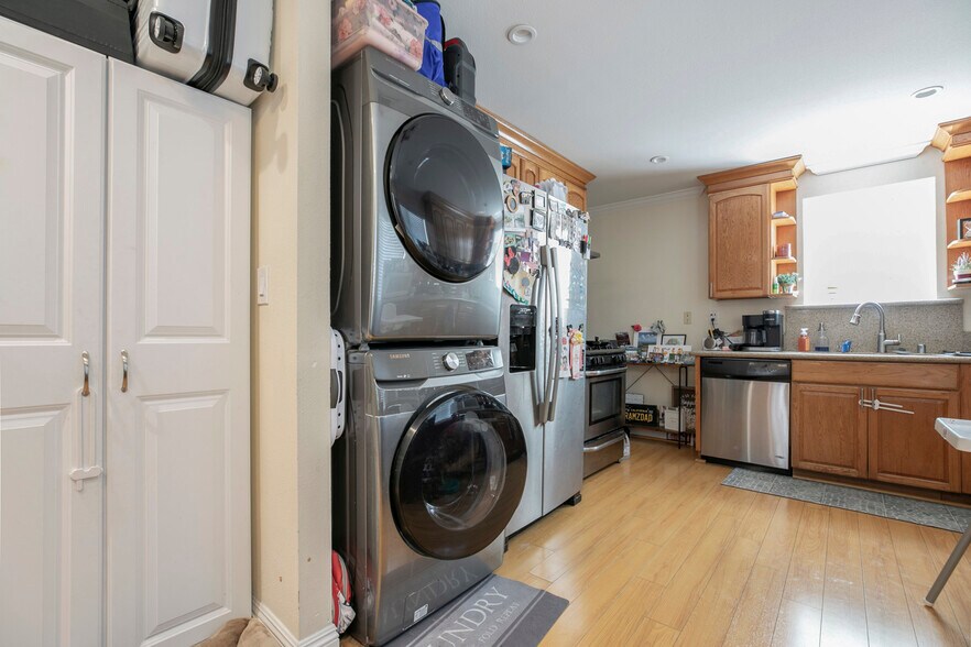 More Photos Of 2014-2016 Peyton Ave, Burbank Apartments For Sale