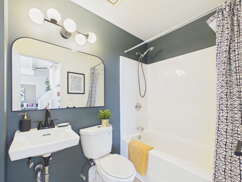 More Photos Of 4053 Harlan St, Emeryville Apartments For Sale