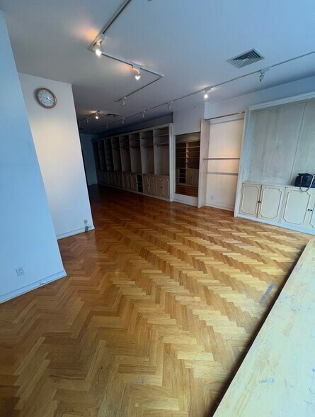 More Photos Of 437 Park Ave S, New York Storefront Retail Residential For Lease