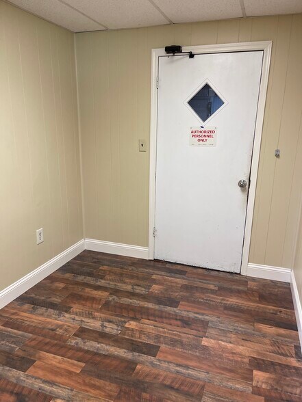 More Photos Of 55 Lamb Loop, Tifton Warehouse For Lease