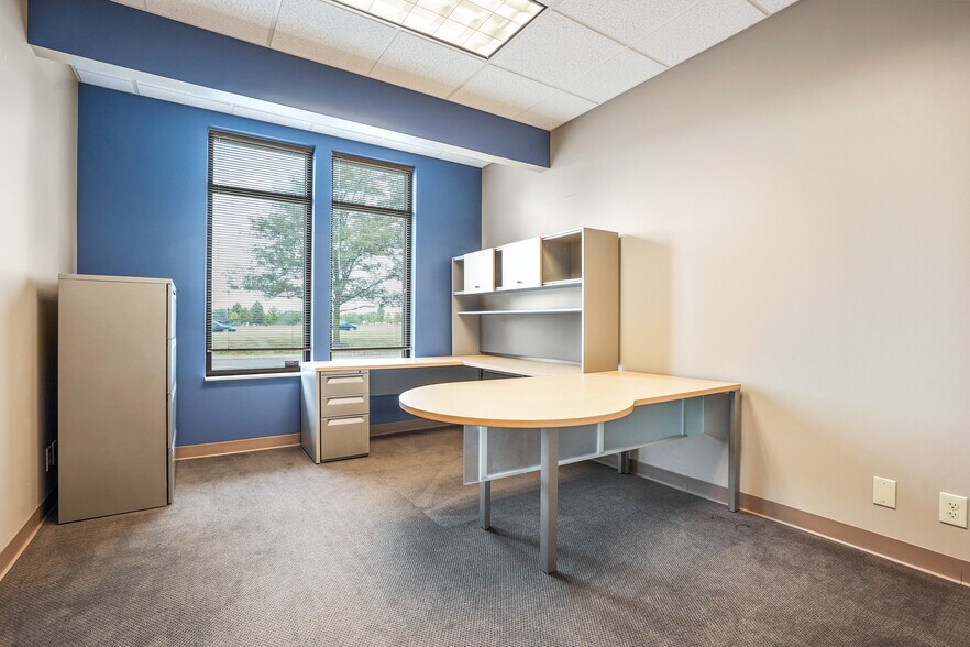 More Photos Of 10567 Sawmill Pky, Powell Office For Lease
