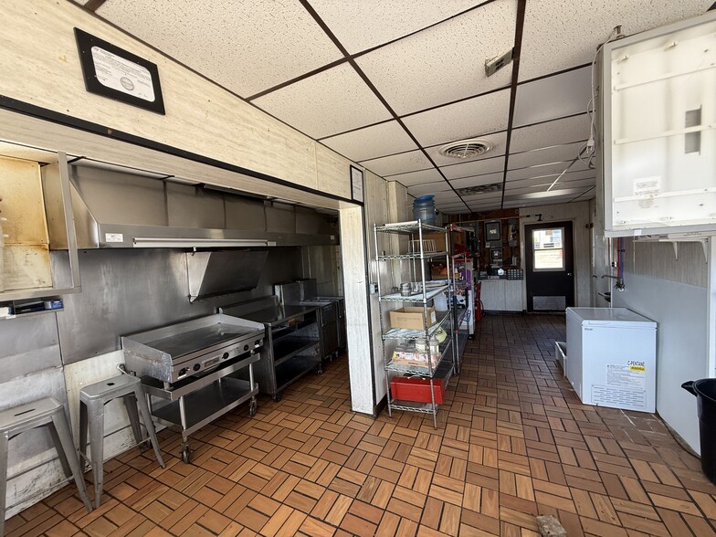 More Photos Of 3795 Central Ave, Shadyside Freestanding For Sale