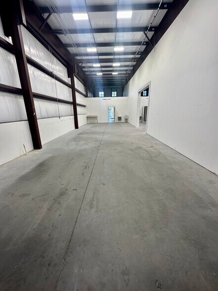 More Photos Of 420 Brandam Ln, Charleston Warehouse For Lease