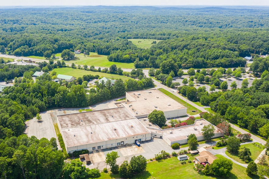 More Photos Of 144 Old Lystra Rd, Chapel Hill Distribution For Lease