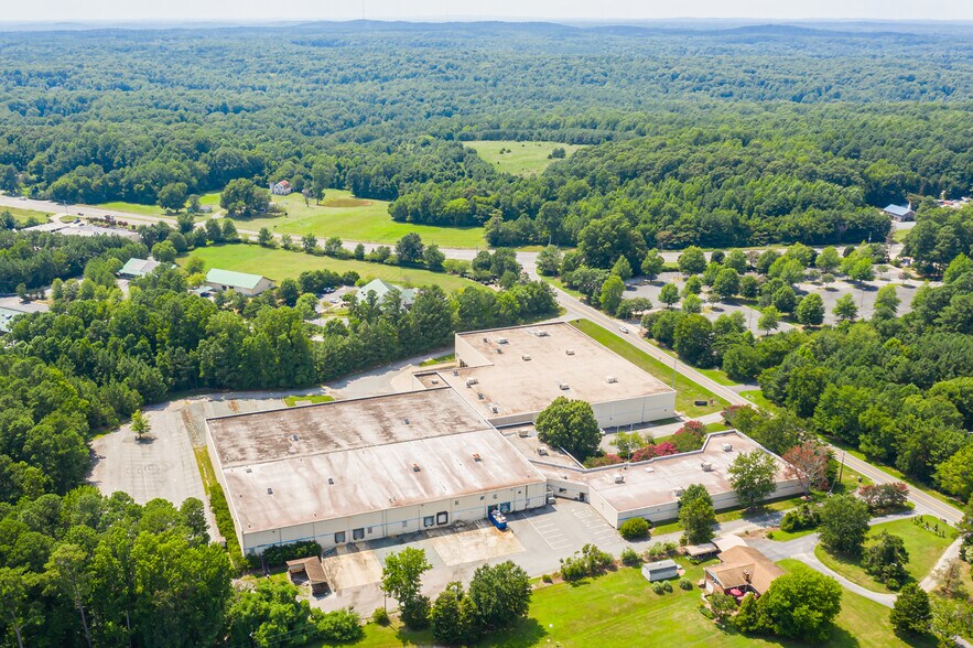 More Photos Of 144 Old Lystra Rd, Chapel Hill Distribution For Sale