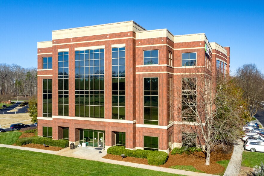 More Photos Of 13620 Reese Blvd E, Huntersville Medical For Lease