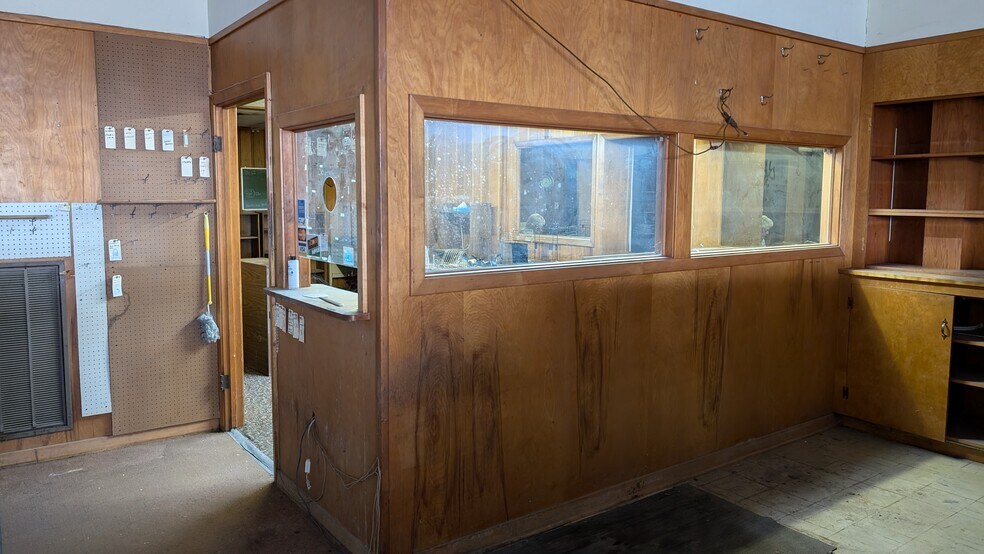 More Photos Of 1119 E Milam St, Wharton Freestanding For Sale