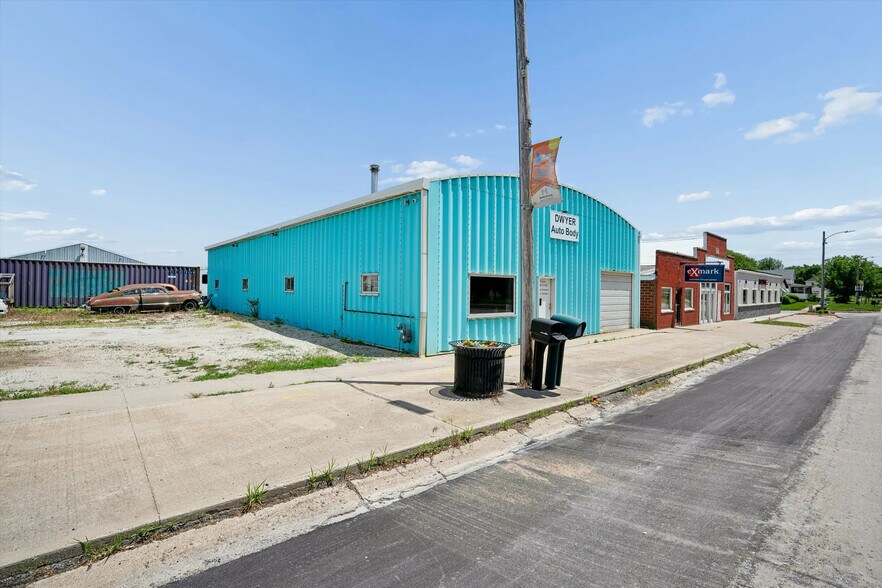 More Photos Of 215 S Division St, Stuart Warehouse For Lease