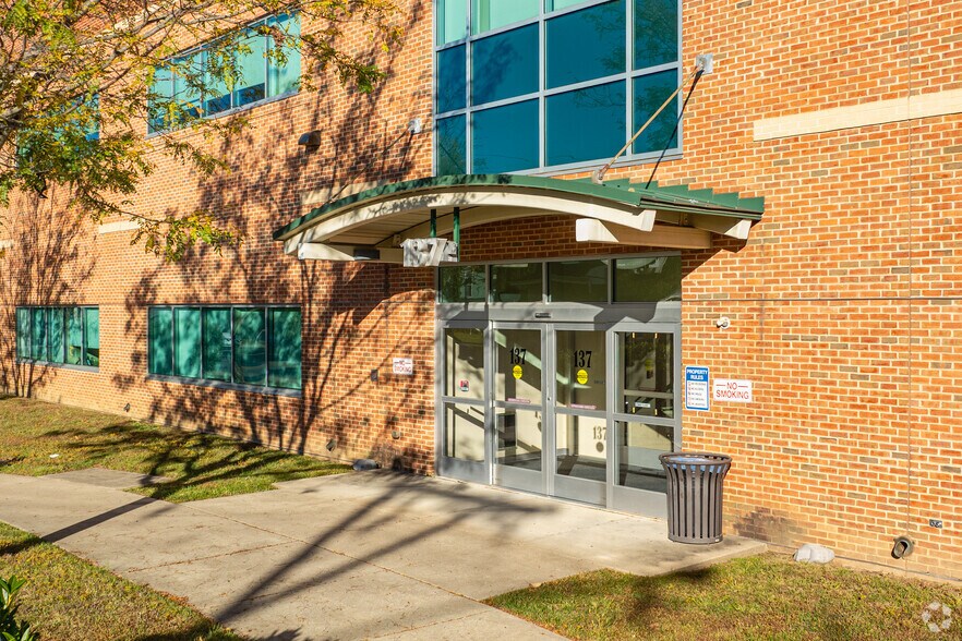 More Photos Of 137 W High St, Elkton Medical For Sale