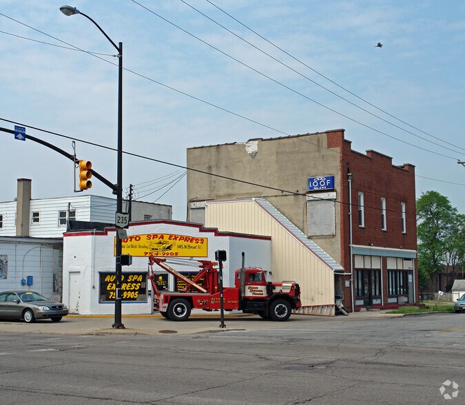 More Photos Of 604 W Xenia Dr, Fairborn Freestanding For Lease