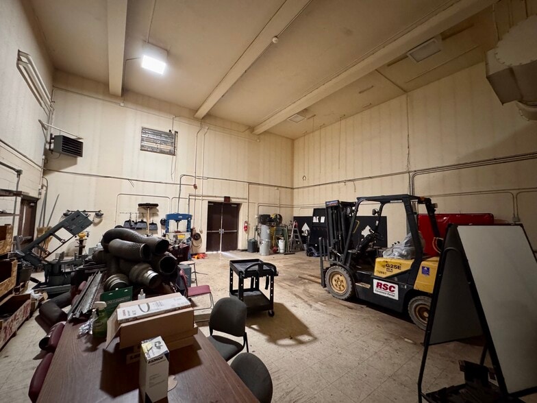 More Photos Of 208 S Johnson St, Macomb Schools For Sale