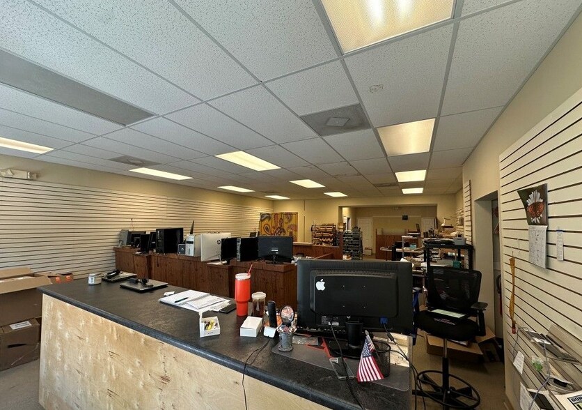 More Photos Of 118 W Commerce St, Greenville Storefront Retail Residential For Sale
