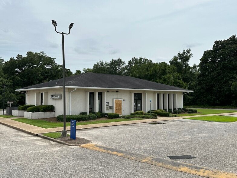 More Photos Of 4823 Overlook Rd, Mobile General Retail For Sale