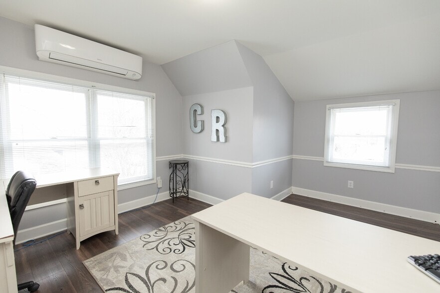 More Photos Of 111 Shivel Dr, Hendersonville Office For Sale