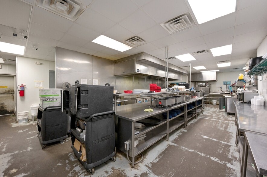 More Photos Of 1296 N Ferdon Blvd, Crestview Restaurant For Sale