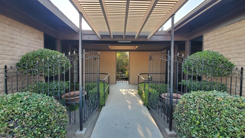 More Photos Of 2740 W Main St, Visalia Medical For Lease