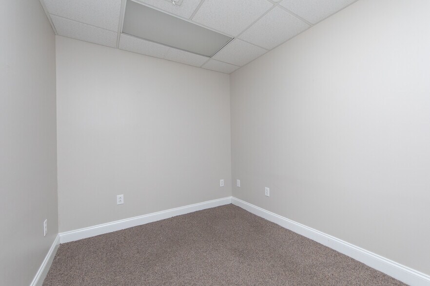 More Photos Of 555 Andorra Glen Ct, Lafayette Hill Apartments For Lease