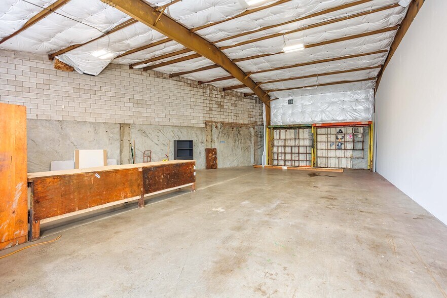 More Photos Of 2310 N Kerby Ave, Portland Warehouse For Lease