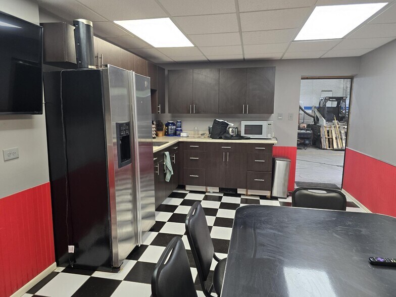 More Photos Of 7525 N Wolcott Ave, Chicago General Retail For Sale