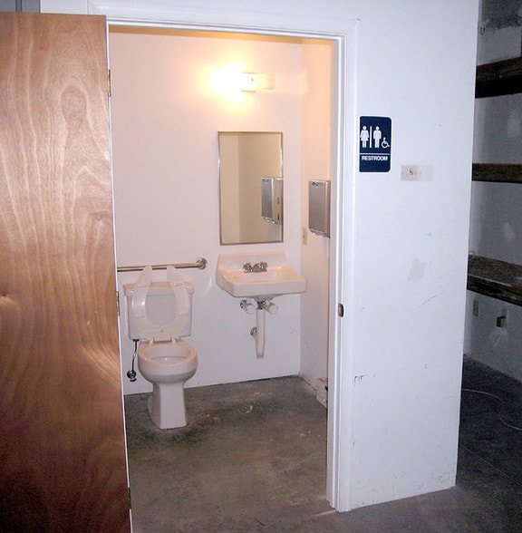 More Photos Of 601-665 Keith Ln, Owings Flex For Lease