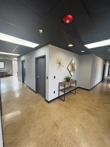 More Photos Of 7901 NE 10th St, Midwest City Office For Lease