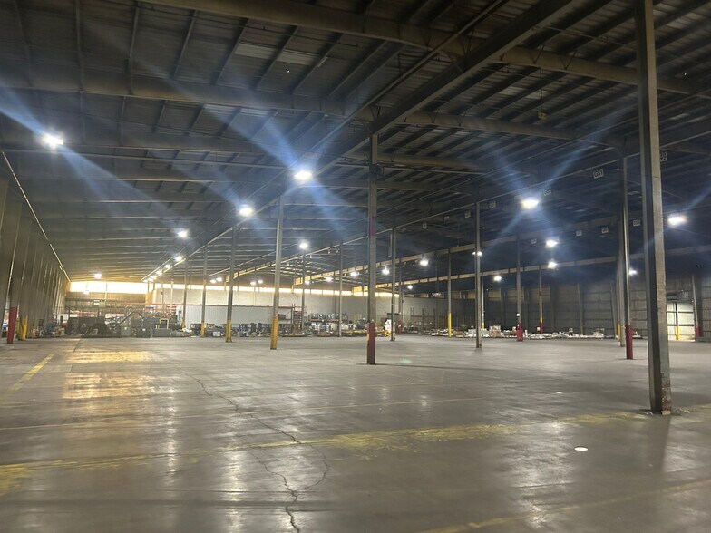More Photos Of 13850 Cottage Grove Ave, Dolton Manufacturing For Lease
