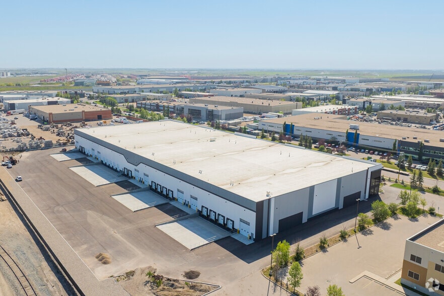 More Photos Of 4750 102 Av SE, Calgary Distribution For Lease
