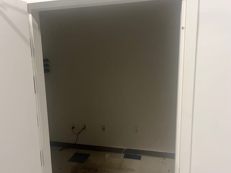 More Photos Of 2512 NE 1st Blvd, Gainesville Unknown For Lease