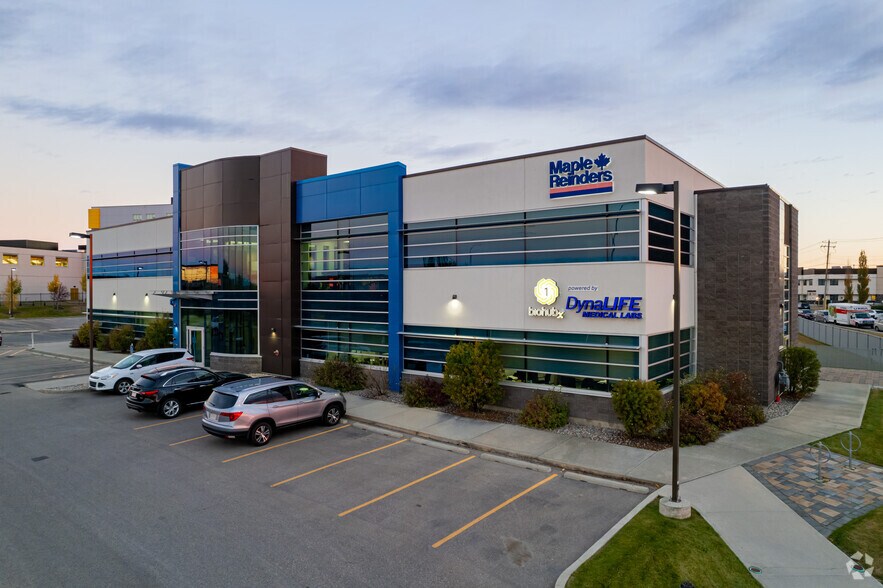 More Photos Of 32 Royal Vista Dr NW, Calgary Office For Sale