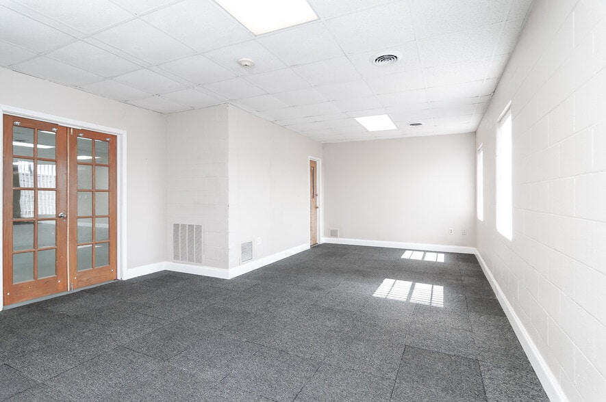 More Photos Of 4205 W Broadway St, Pearland Loft Creative Space For Lease