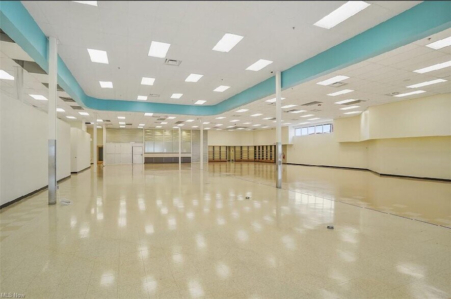 More Photos Of 475 E 185th St, Euclid Drugstore For Sale