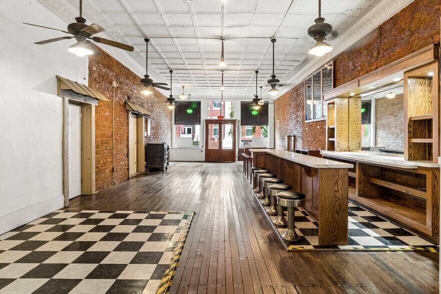 More Photos Of 107 E Main St, Jonesborough Storefront For Sale