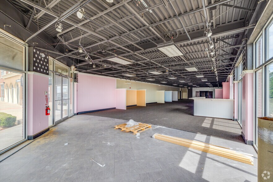 More Photos Of 3100-3272 S Broadway, Edmond Unknown For Lease