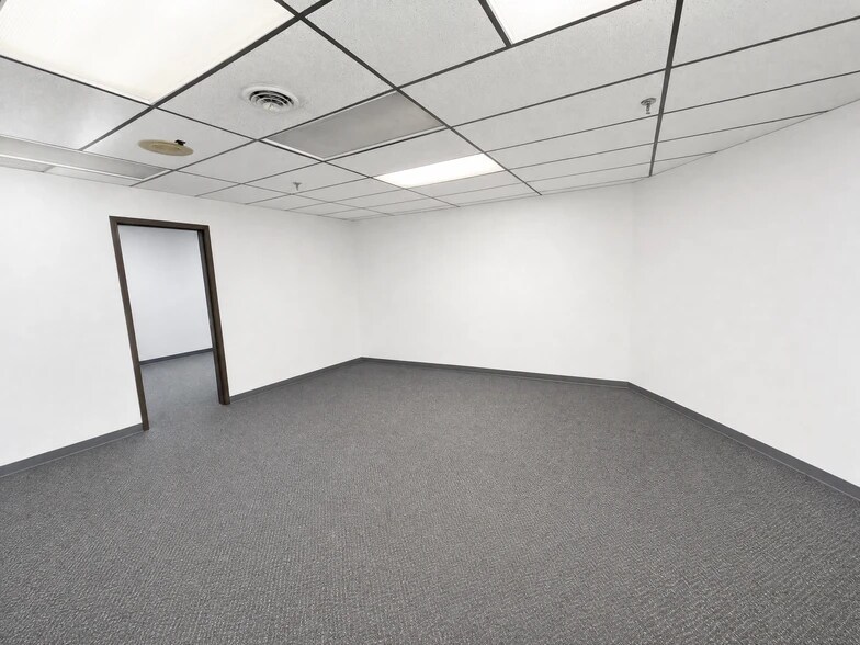 More Photos Of 4211 Rhode Island Ave N, New Hope Freestanding For Lease