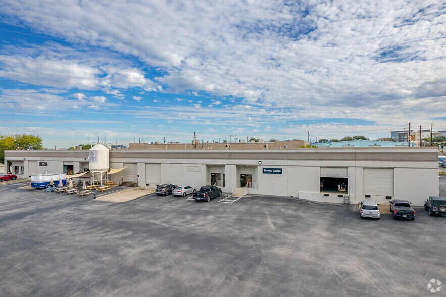 More Photos Of 2340 W Braker Ln, Austin Unknown For Lease