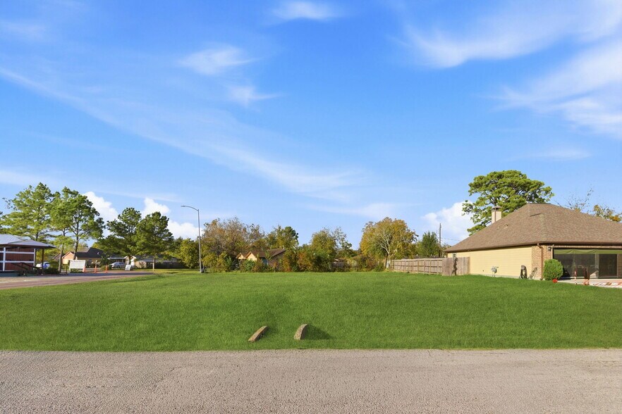 More Photos Of 5043 5045 Higgins and 5035 5037 Paula Street st, Houston Land For Sale