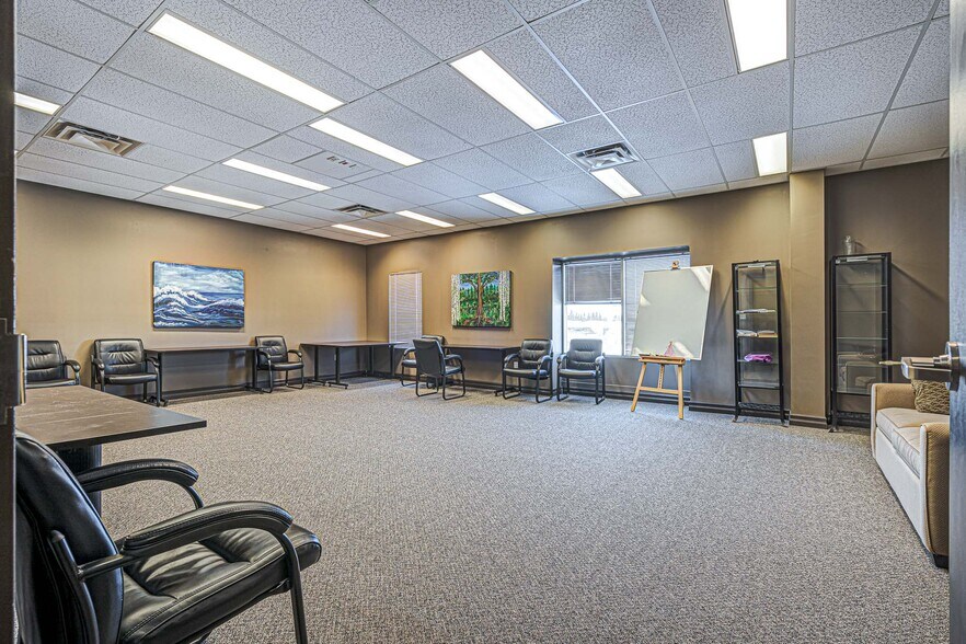 More Photos Of 2602 50 Av, Lloydminster Showroom For Sale