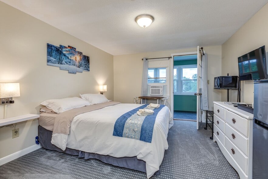 More Photos Of 275 Jenness Pond Rd, Northwood Hotel For Sale