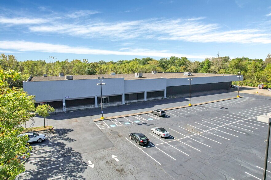 More Photos Of 4001 Refugee Rd, Columbus Warehouse For Lease