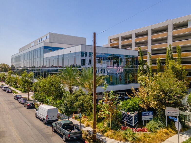 More Photos Of 959 Seward St, Los Angeles Office For Lease